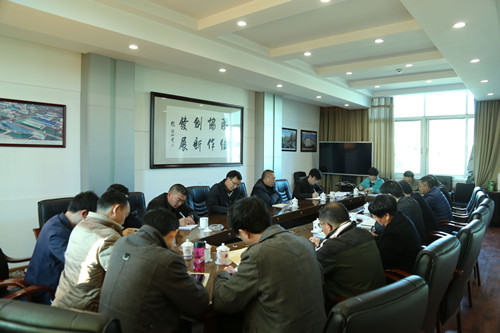 圍繞“三嚴(yán)三實”要求   聚焦“忠誠干凈擔(dān)當(dāng)"——公司黨委召開2015年度領(lǐng)導(dǎo)班子專題民主生活會